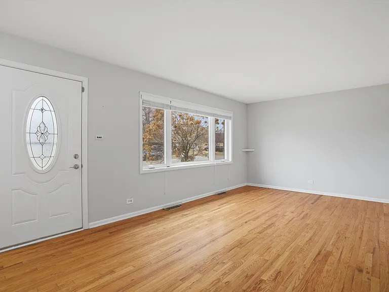 8912 Windsor Ln — Photo 7