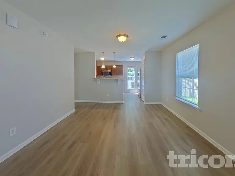 248 Eagle Pointe Dr — Photo 2