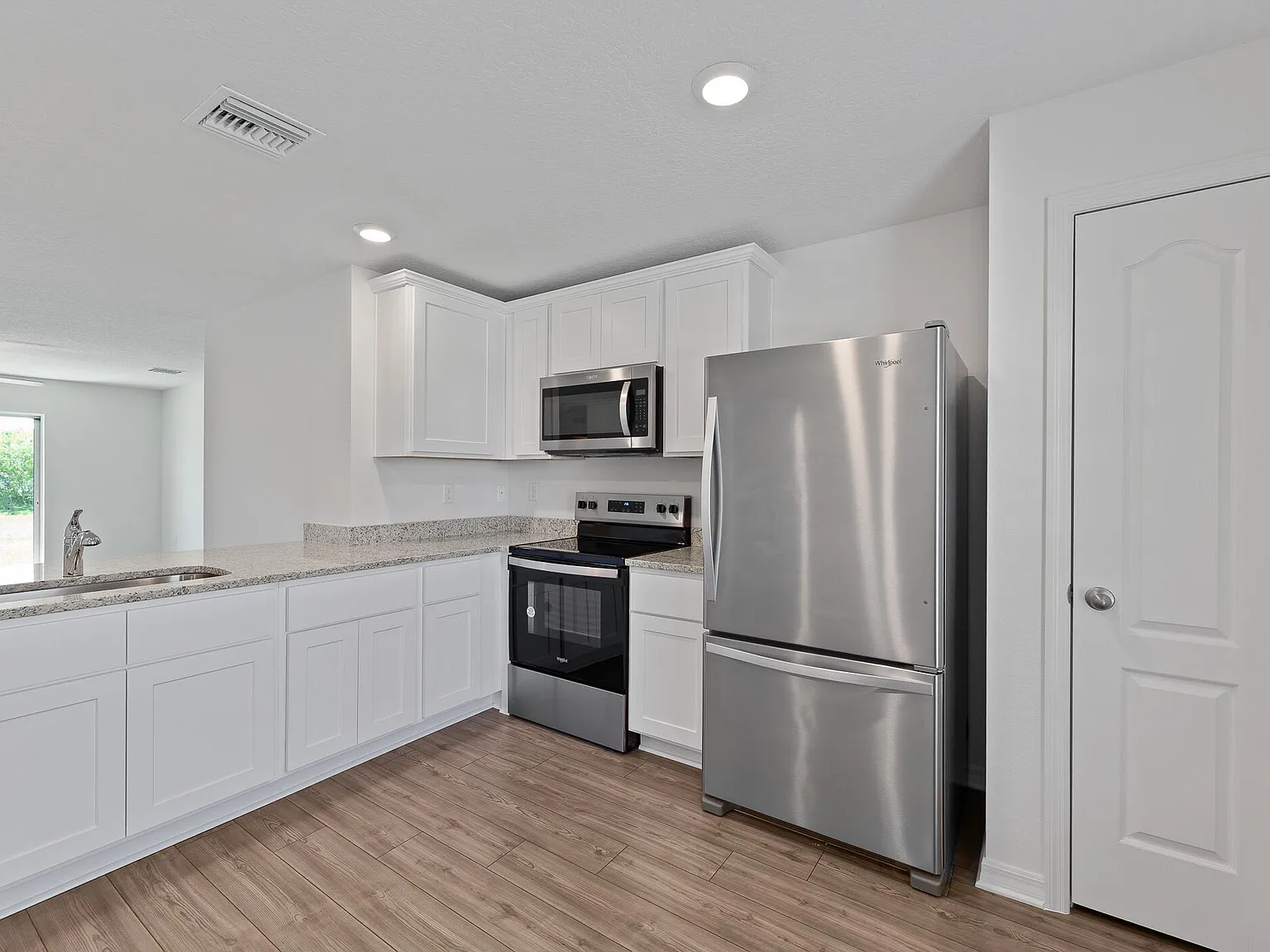 3 bed, 2.0 bath, 1268 sqft, $2,800 — Photo 4
