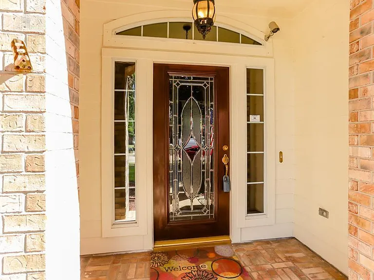 1534 Brookstone Ln — Photo 2