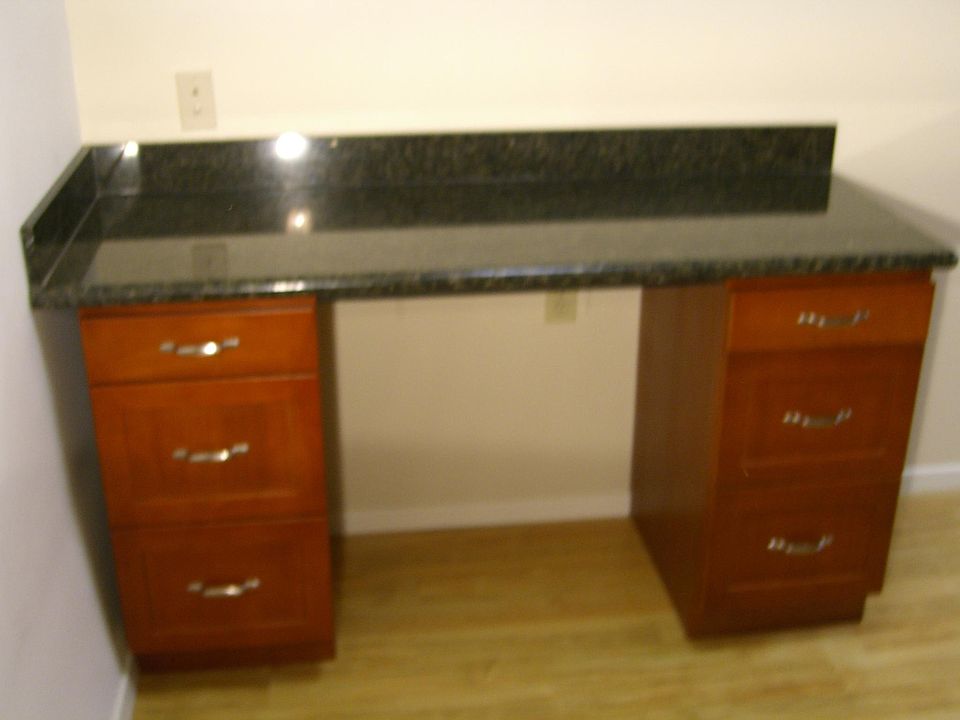 computer desk w/ high speed internet