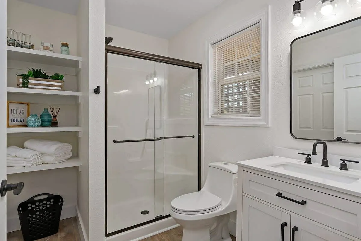 Studio, 300 sqft, $1,100 — Photo 4