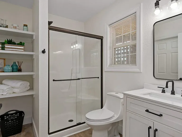 511 W Archdale St #BB — Photo 4