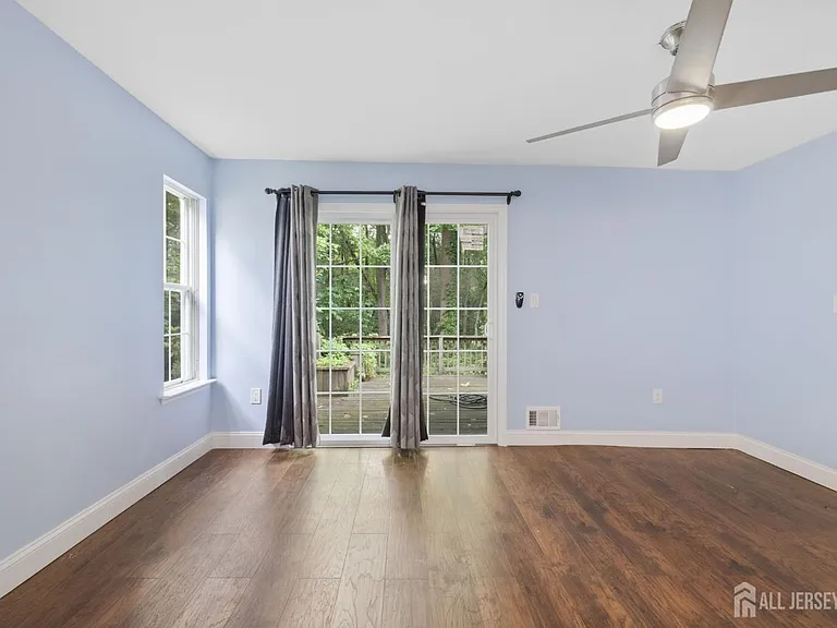 1609 Mulberry Ct — Photo 15