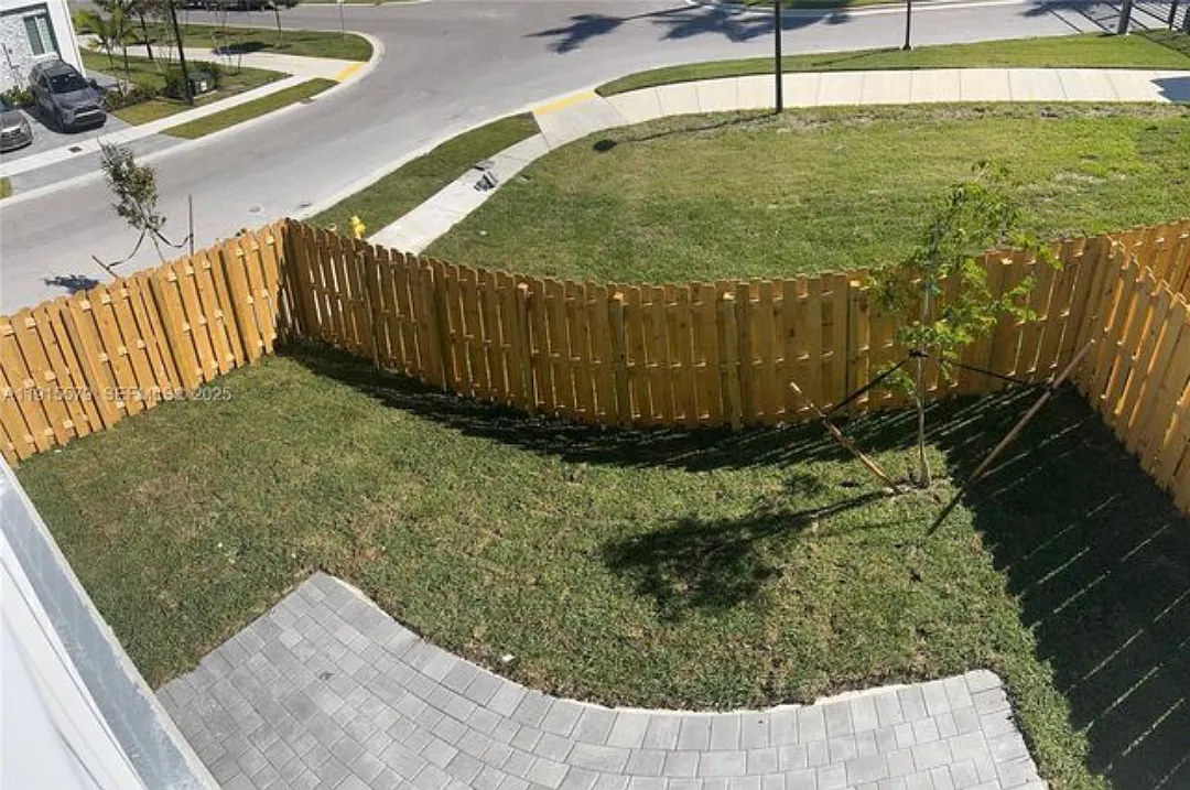 4 bed, 3.5 bath, 2008 sqft, $3,100 — Photo 4