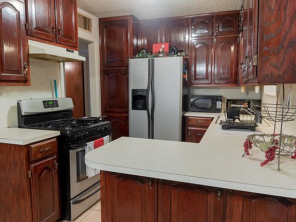 3rd image of 3505 Merrill Ave