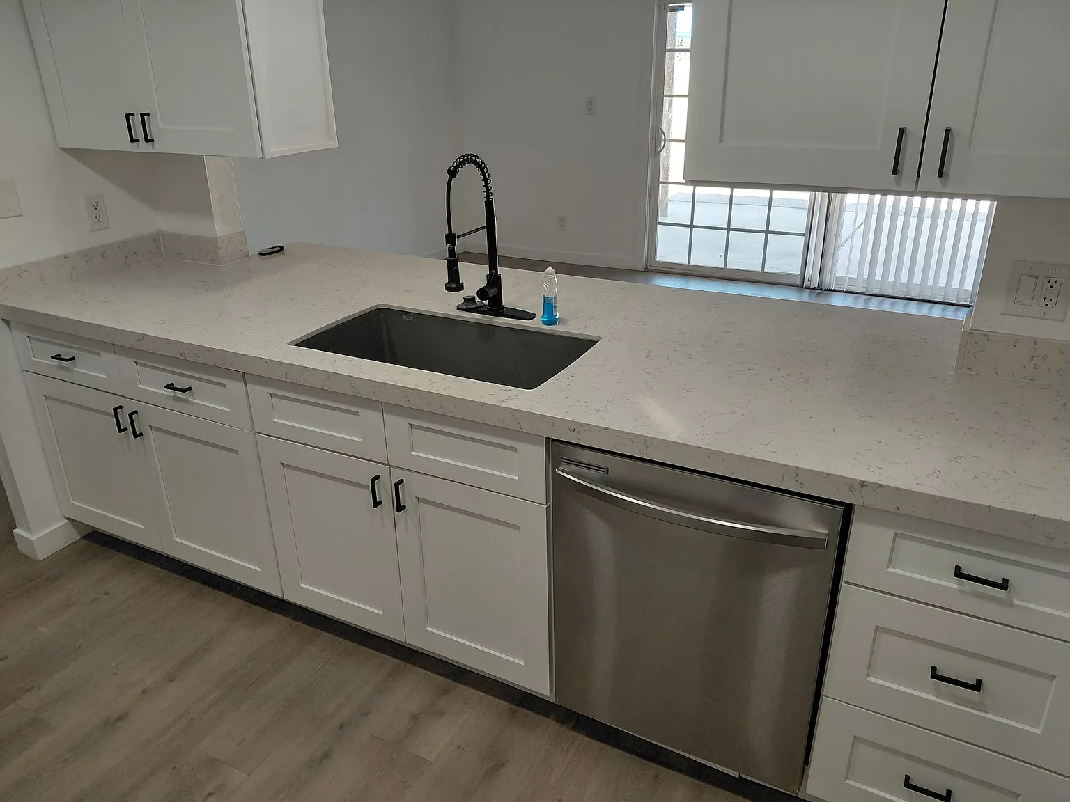 4 bed, 1993 sqft, $2,995 — Photo 3