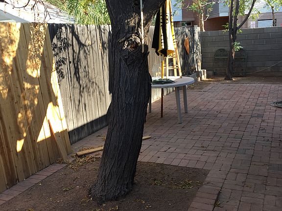 Side Patio with Washer/Dryer