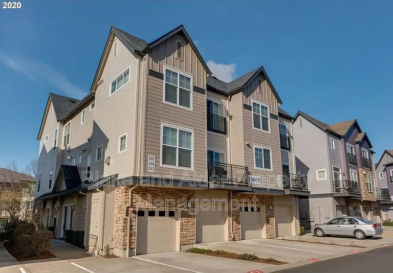 10805 NE Red Wing Way #202 — Photo 1