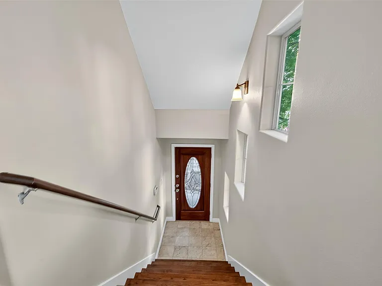 1015 Stanford St — Photo 8