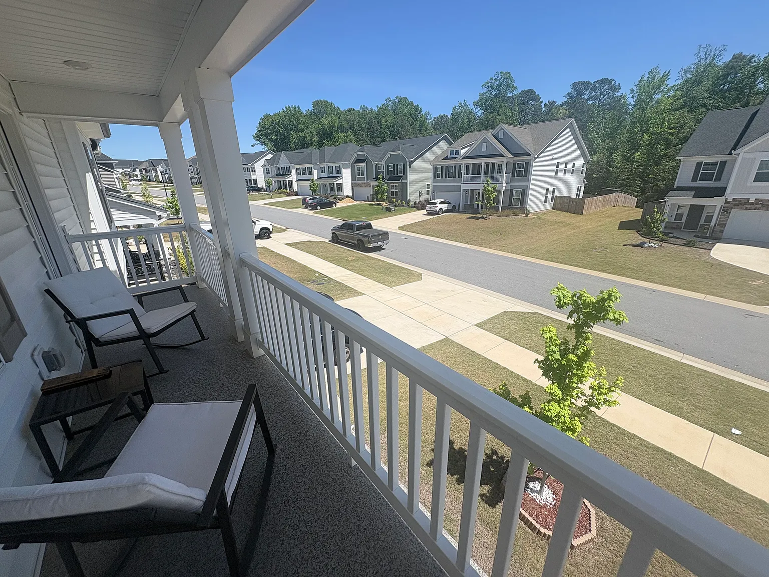 3 bed, 2.5 bath, 2419 sqft, $3,100 — Photo 3