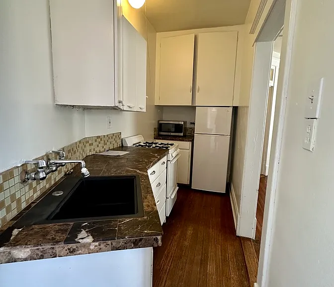 2208 E 17th Ave #8 — Photo 3