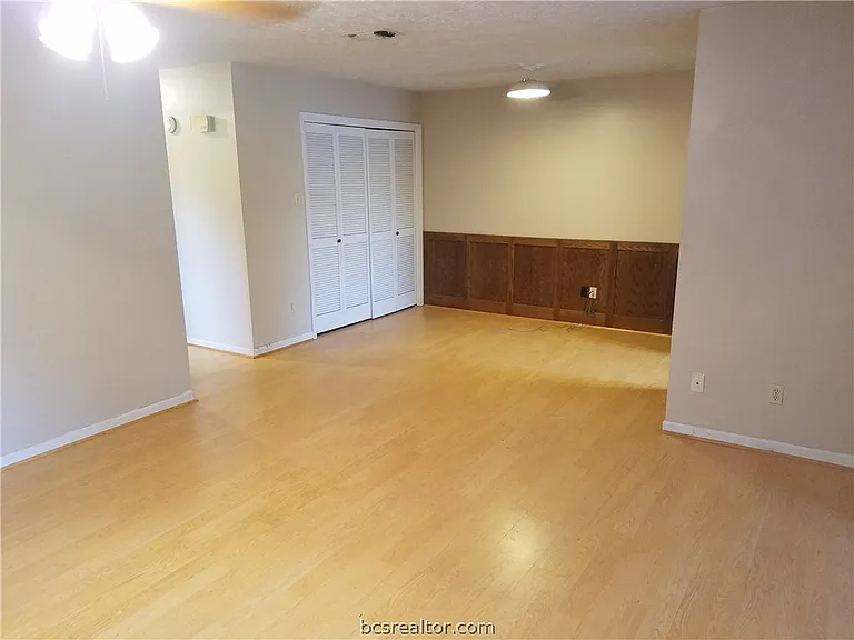 414 Brentwood Dr E — Photo 3