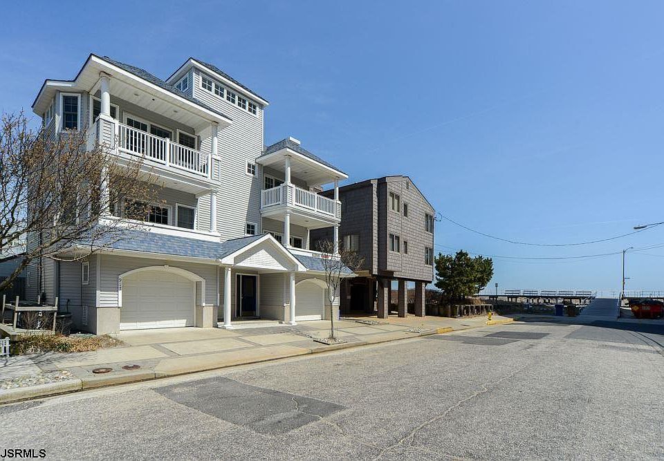 1st image of 917 3rd St APT 1