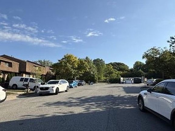 Exterior Neighborhood (street photo)