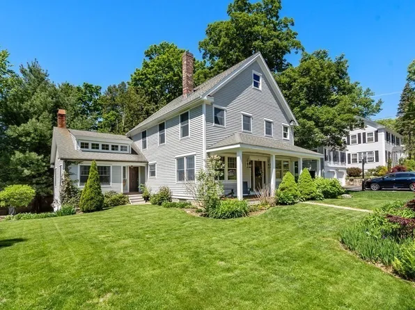 8 Lyman St, Southborough, MA 01772