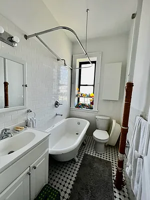 Rented by R New York | media 14