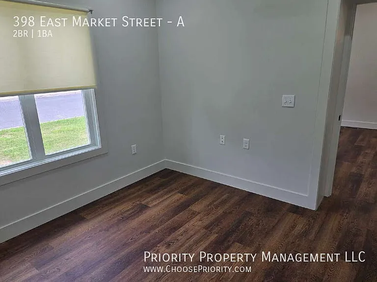398 E Market St #A — Photo 16