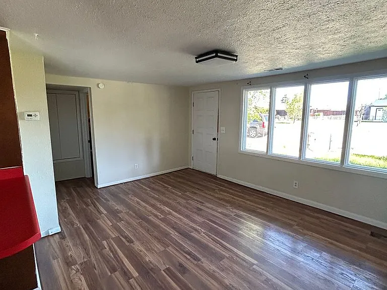 3310 Keokuk St — Photo 2
