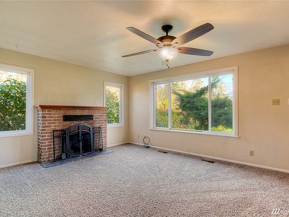 4th image of 9918 48th Ave E