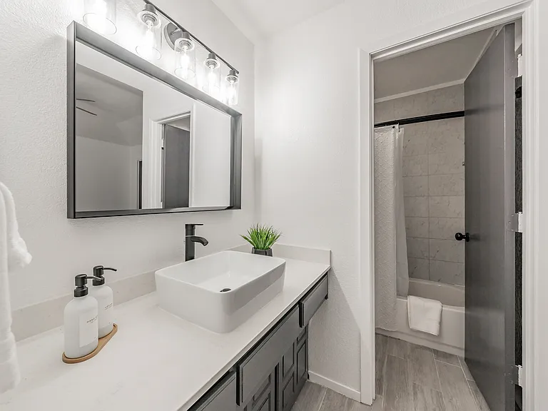 8901 Thompson Cir — Photo 39