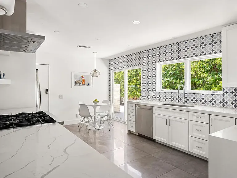 1160 E Marion Way — Photo 13