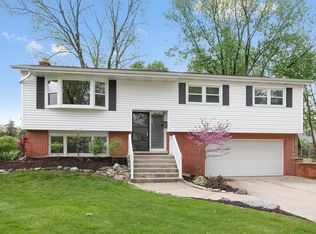 401 Maple Ln, Darien, IL 60561