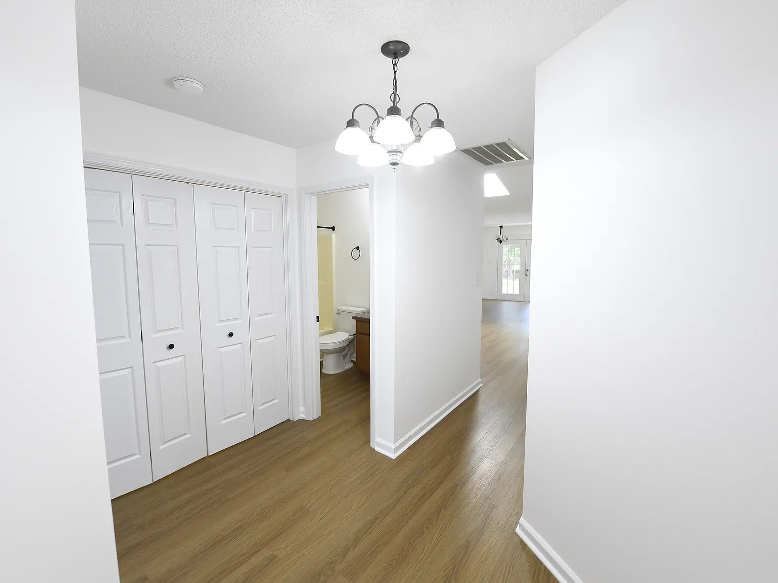 2 bed, 1110 sqft, $1,600 — Photo 2