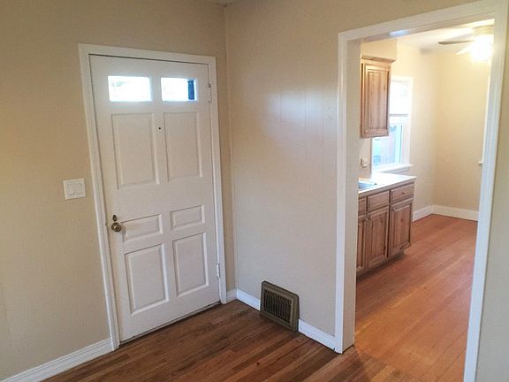 3rd image of 1206 Cranmer Ave