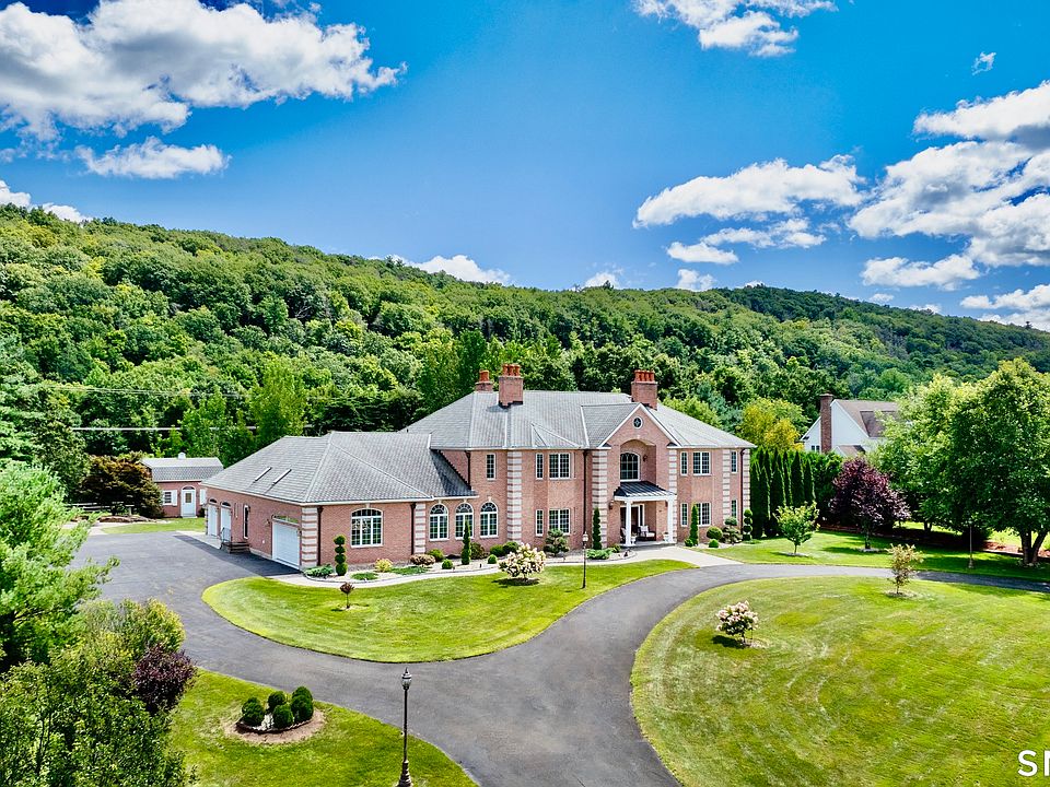 1st image of 24 Hunting Ridge Drive