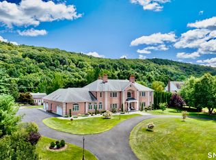 24 Hunting Ridge Dr, Simsbury, CT 06070