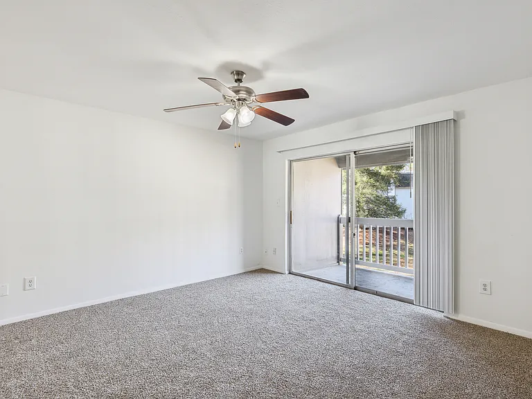 Fairway Club Apartments — Photo 73