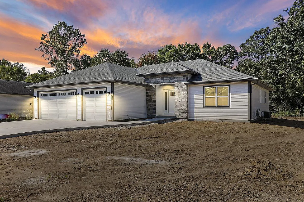 11533 8th AVENUE photo 1