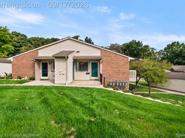 403 Spring Brooke Dr, Brighton, MI 48116