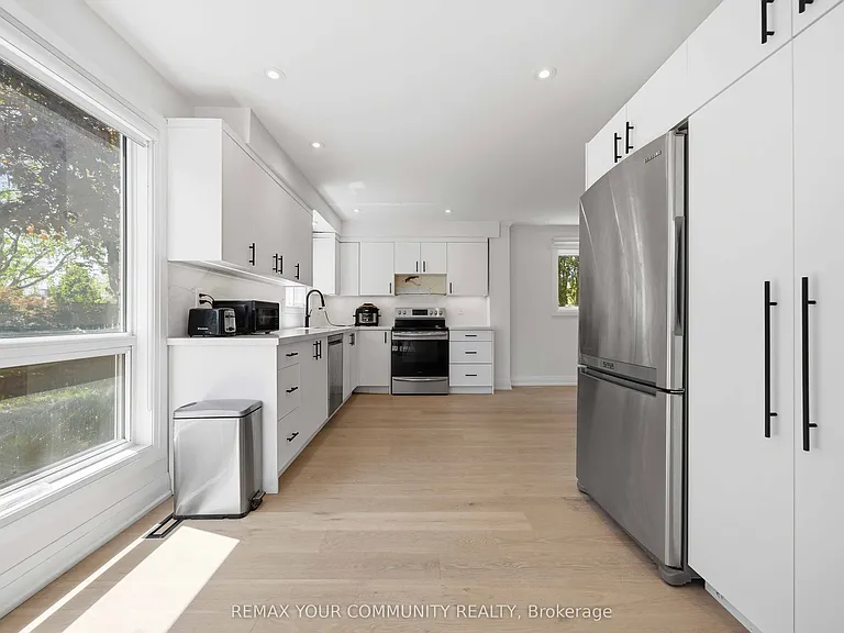 251 Osmond Cres — Photo 14