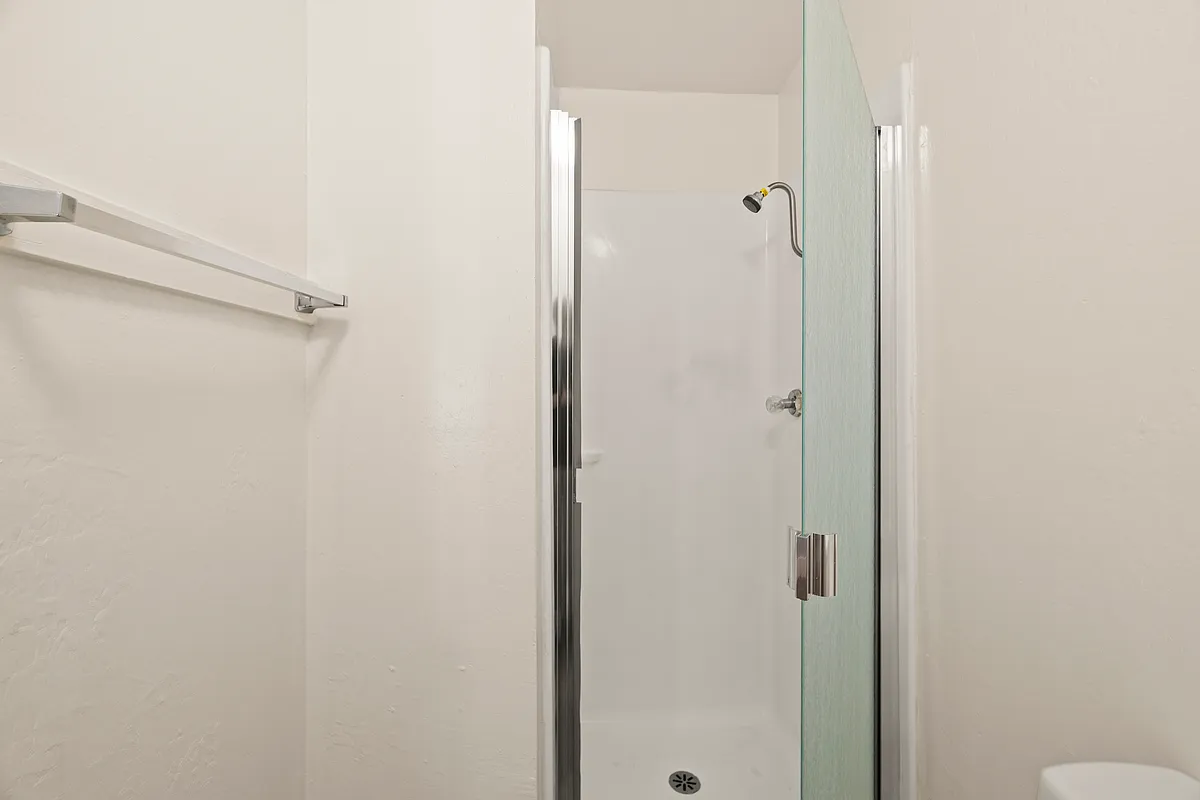 Building Photo - 946 Cherry St #1