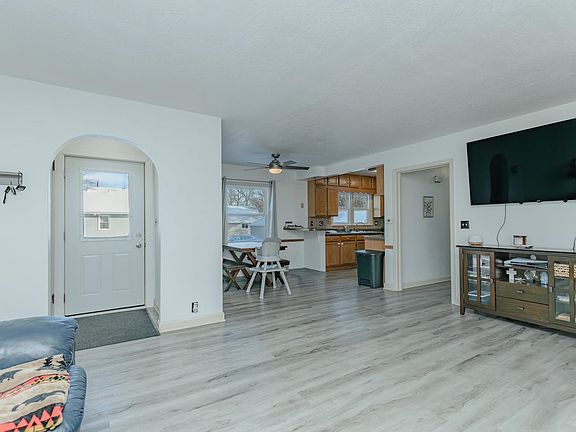 5th image of 1622 1st Ave E