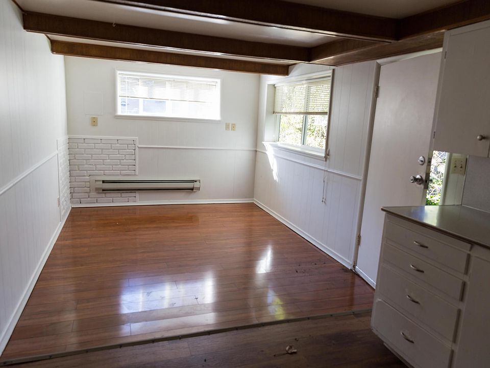 Entry door w/living space