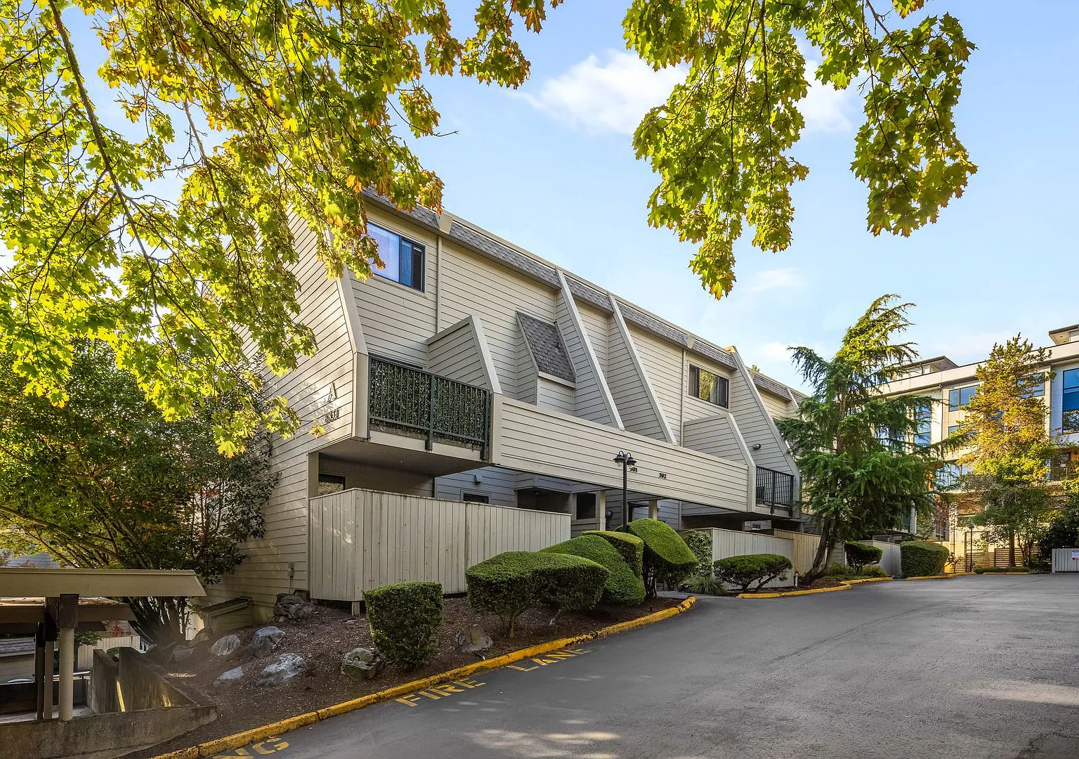 Great 2 bed 2 bath condo rental near downtown Redmond — Photo 1