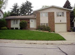 4137 N Sunderland Dr, Decatur, IL 62526