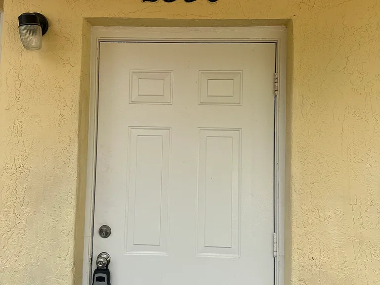 2550 NE 192nd St — Photo 10