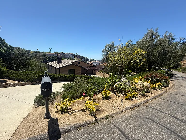 28426 Sandhurst Way — Photo 2