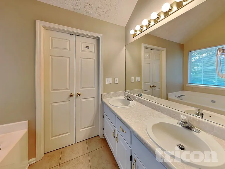 50 Tufts Cir — Photo 10
