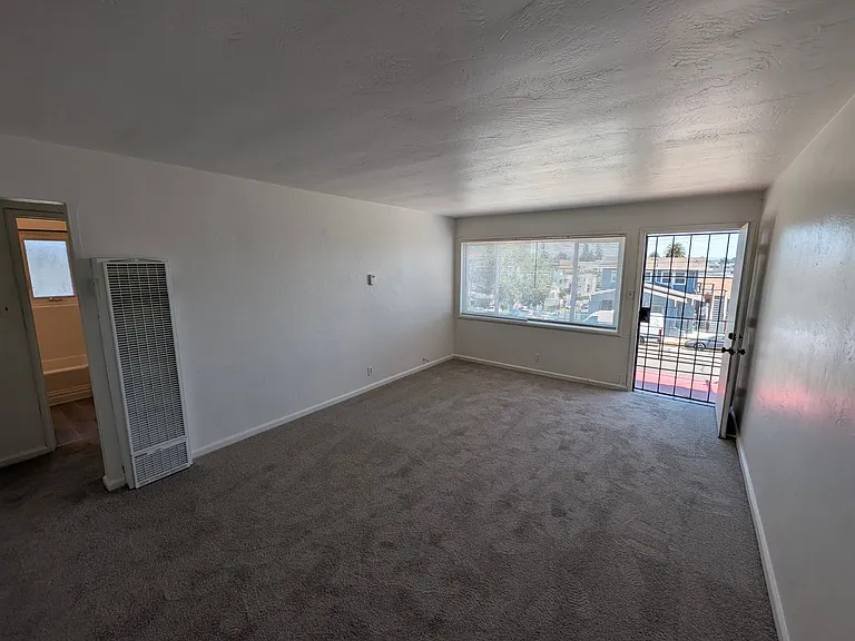 2-Bedroom Walkup Near Highland Hospital — Photo 3