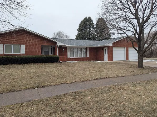 15 11th Ave SE, Le Mars, IA 51031