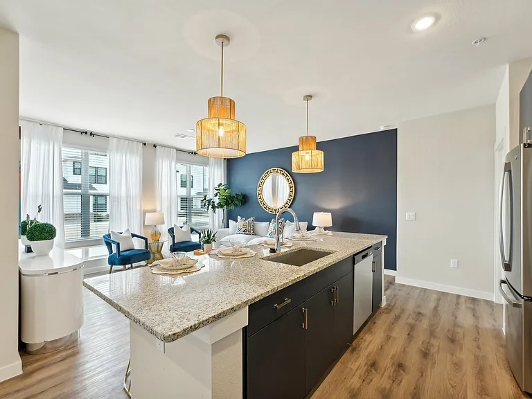 Central Pine St-009