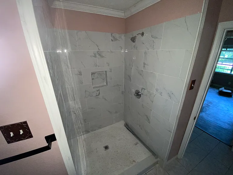 1025 Henderson Ave — Photo 4