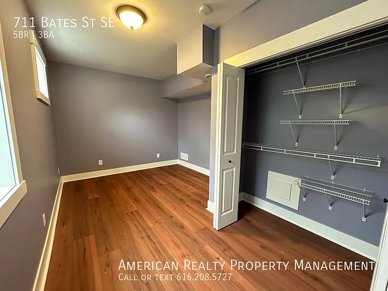 711 Bates St SE — Photo 12