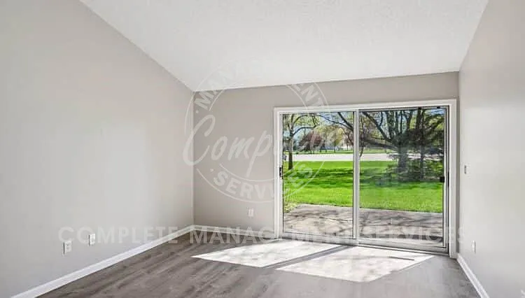 8327 Victoria Dr — Photo 11