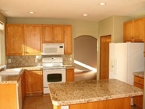 3rd image of 16405 NE 65th Cir